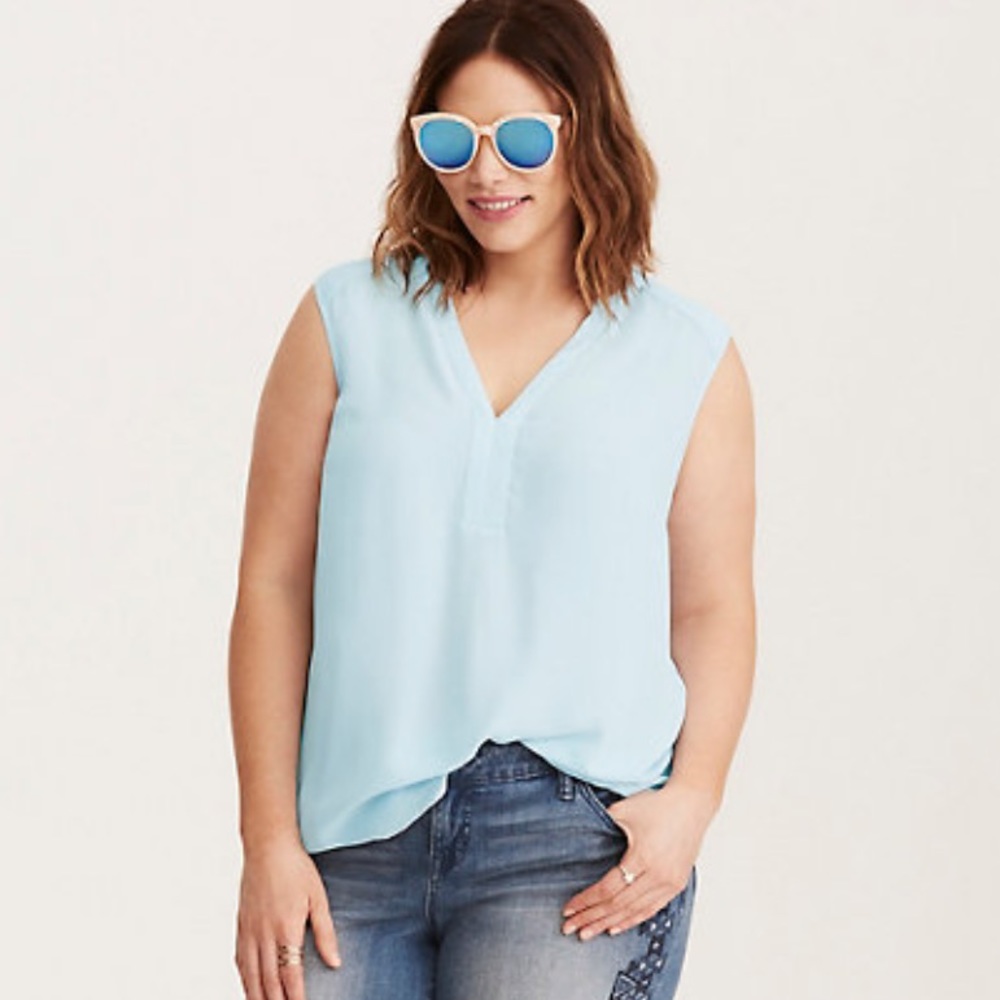 Torrid 00 NWT Light Blue Harper Georgette Pullover